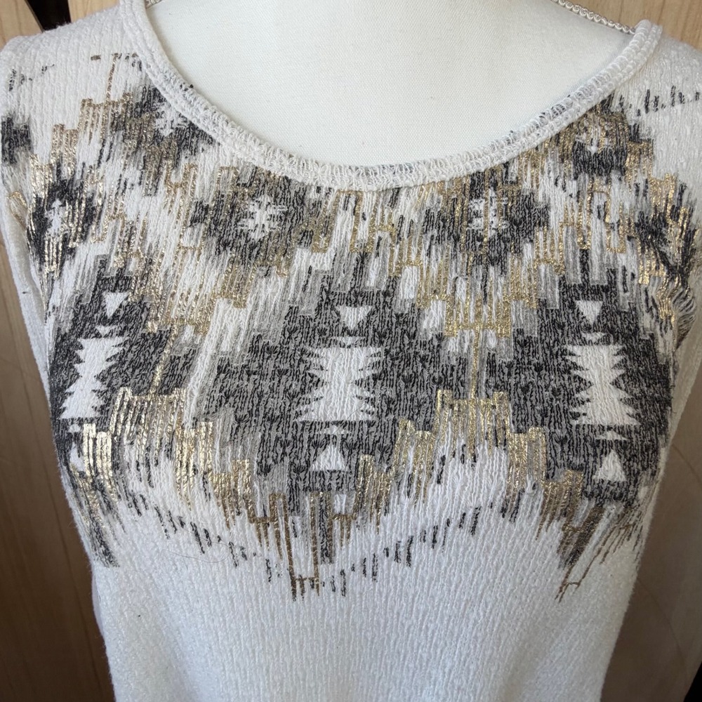 Maurices Tunic Top Women M White Gold Metallic Boho Geometric Crochet Back Strap